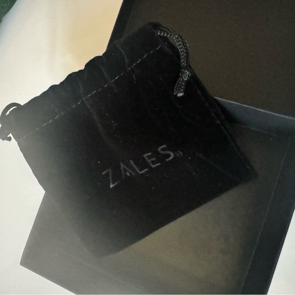 ZALES Black Square Storage Gift Box with Black Pouch - Picture 2 of 3